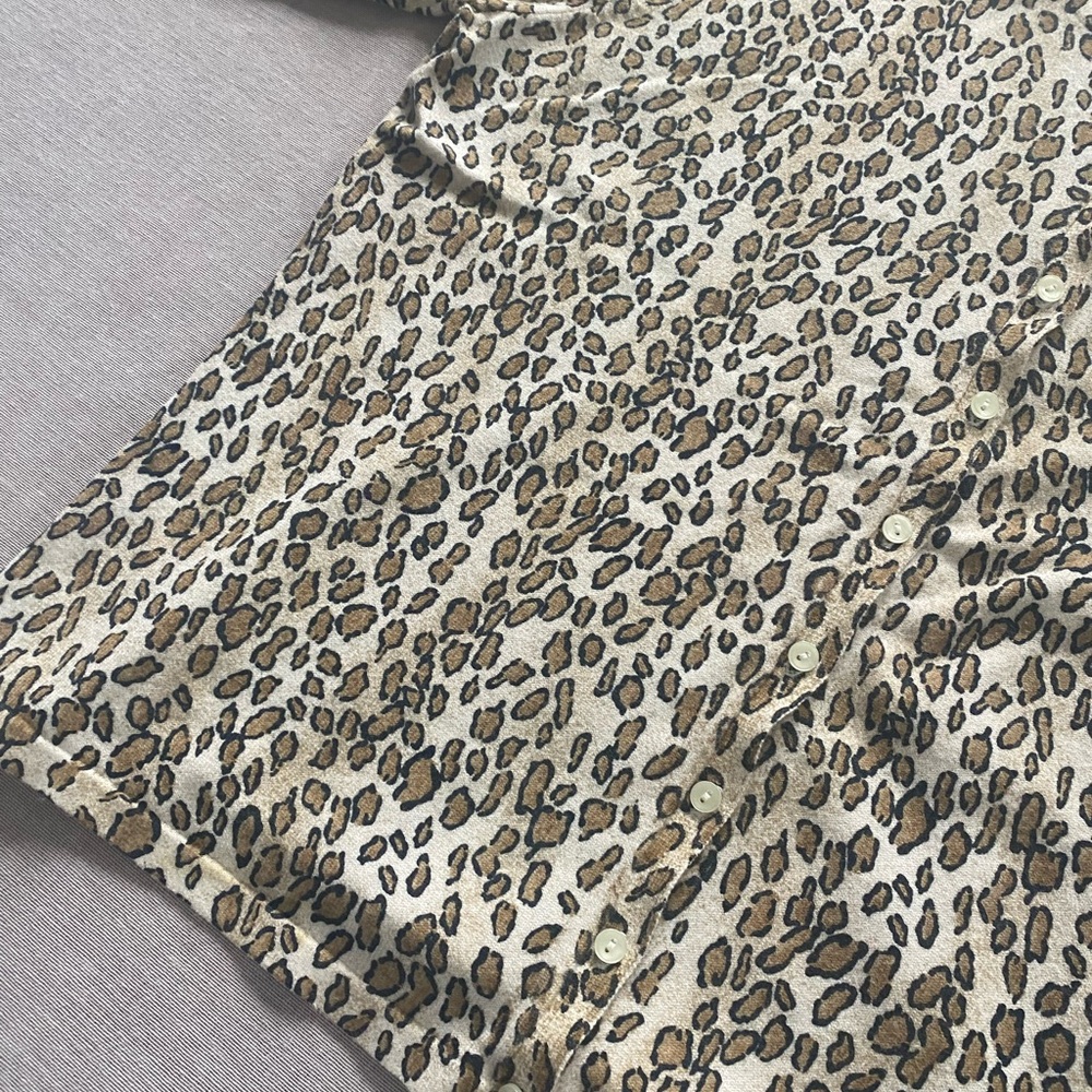 Liz Claiborne leopard print cardigan. - Picture 5 of 11